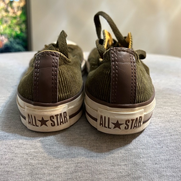 Women’s Converse Chuck Taylor - Unisex - Picture 5 of 7